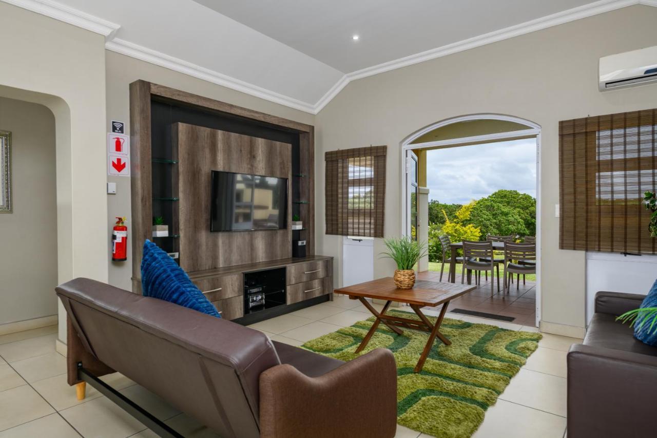 Villa Caylee Caribbean Estates - Ultra-Luxurious - Rimas Interiors Designs - Private Beachfront Escape - Premium Serviced For 8 Guests Port Edward Ngoại thất bức ảnh