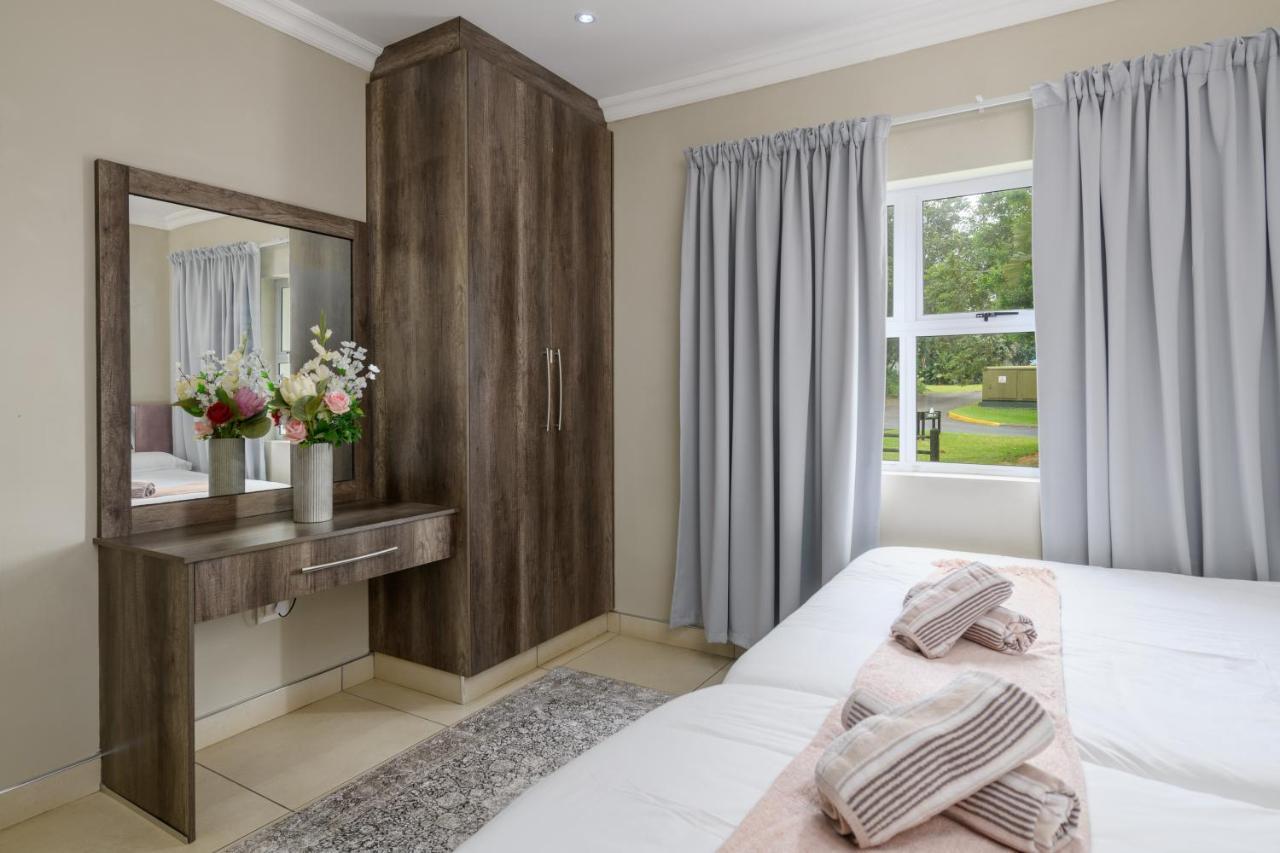 Villa Caylee Caribbean Estates - Ultra-Luxurious - Rimas Interiors Designs - Private Beachfront Escape - Premium Serviced For 8 Guests Port Edward Ngoại thất bức ảnh